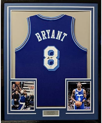 Keretes Dedikált/Aláírt Kobe Bryant 33x42 Los Angeles-i LA Retro Kék Kosárlabda Mez PSA/DNS-COA