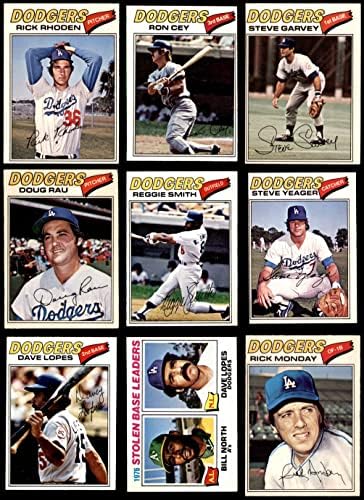 1977 O-Pee-Chee Los Angeles Dodgers Közelében Csapat készen áll a Los Angeles Dodgers (Set) VG/EX+ Dodgers